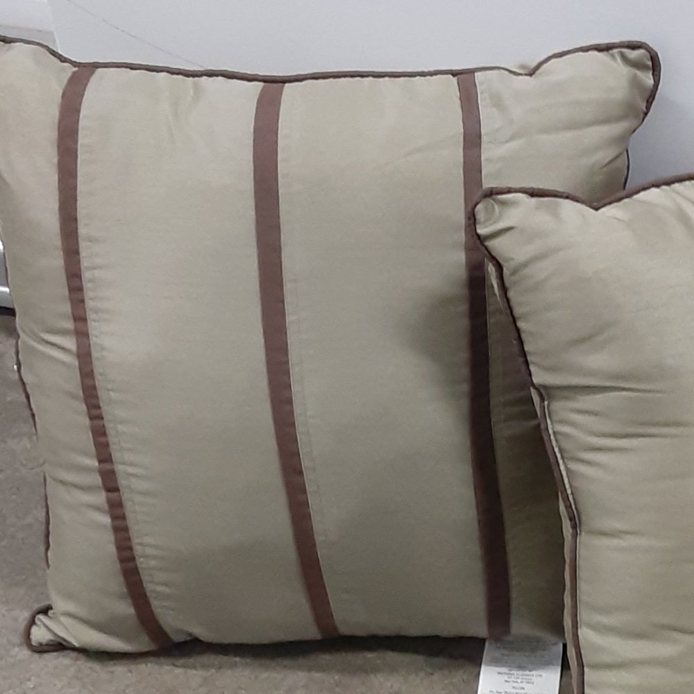 OLIVE GREEN DECORATIVE PILLOWS